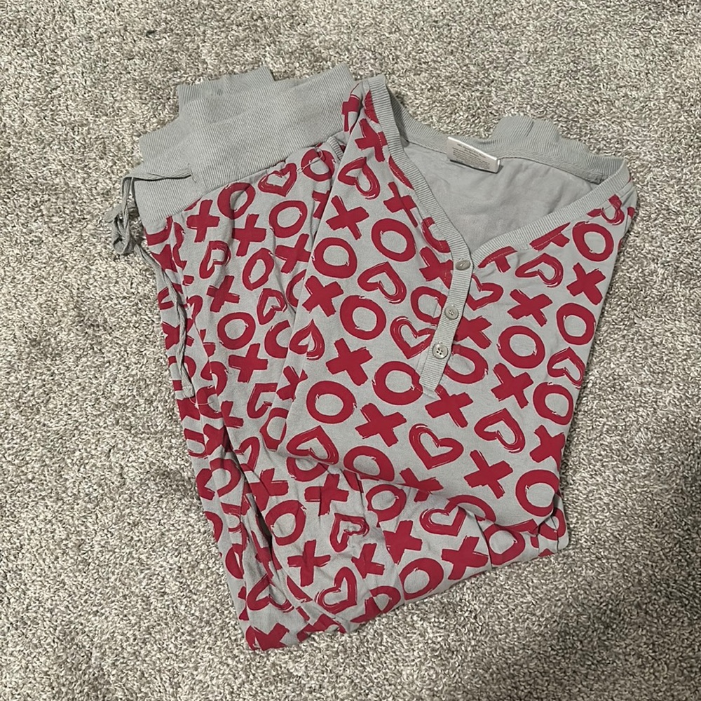 Women's Grey Pajama Set with Red XOXO & Hearts Print